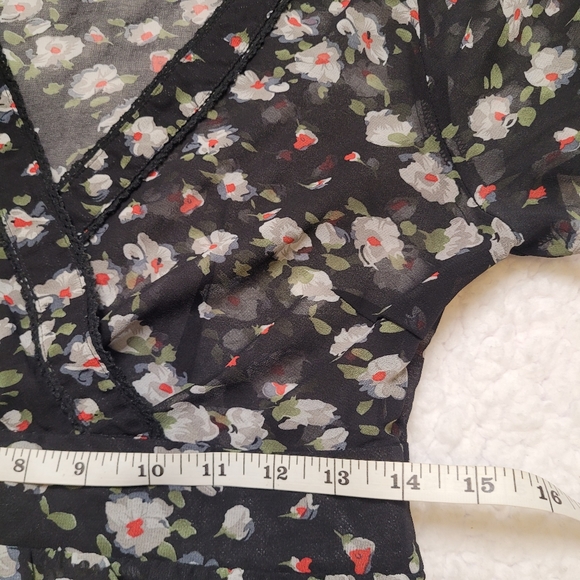 Romy | Sheer Floral Blouse - Picture 11 of 13